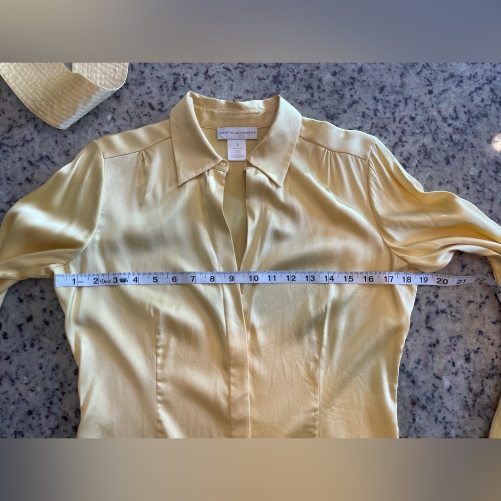Women’s silk Garfield and marks Nordstrom royal yellow top size 2 - Picture 4 of 7